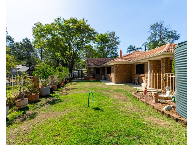 2 Robusta Place, Forest Lake QLD 4078