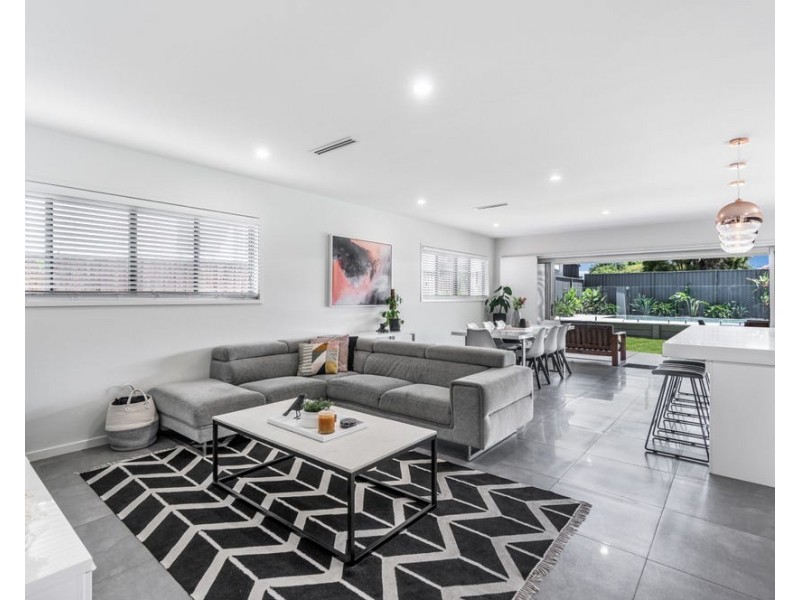 43 Wood Street, Manly QLD 4179