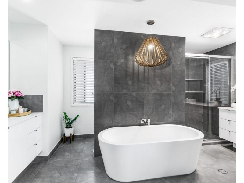 43 Wood Street, Manly QLD 4179