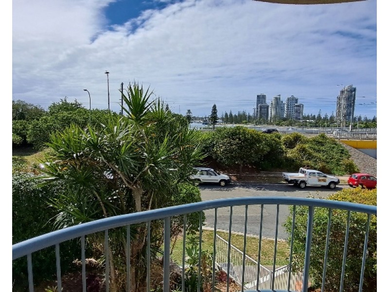 214/2 Barney Street, Southport QLD 4215