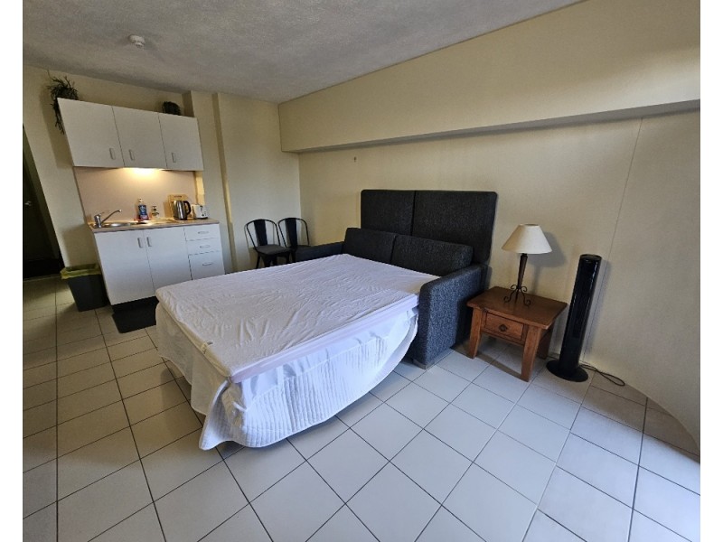 214/2 Barney Street, Southport QLD 4215