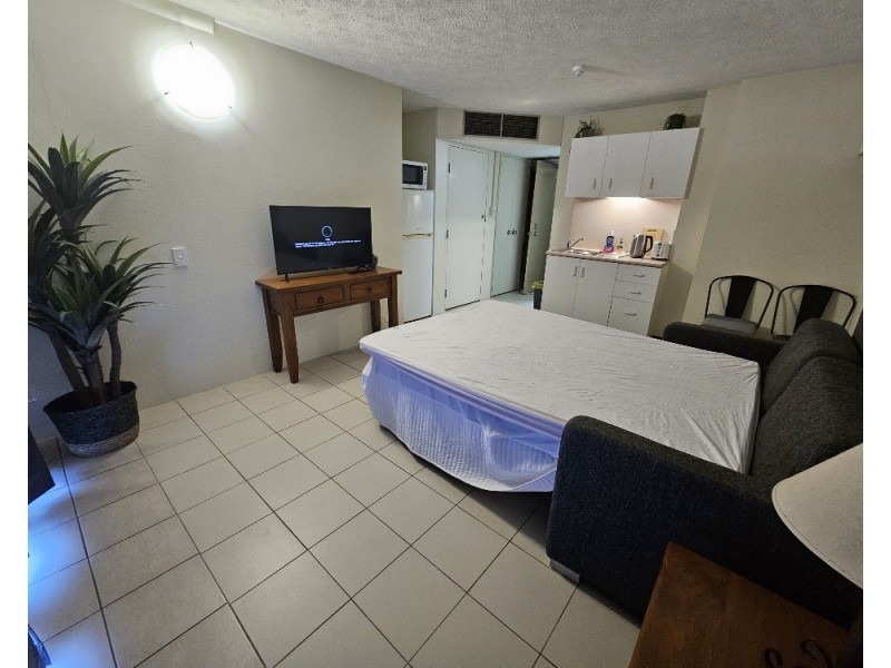 214/2 Barney Street, Southport QLD 4215