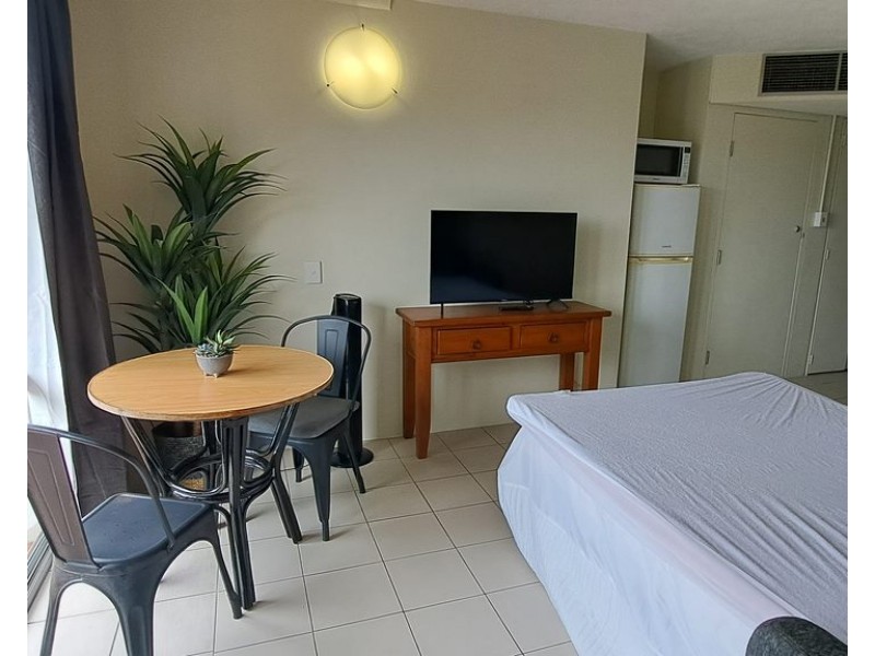 214/2 Barney Street, Southport QLD 4215