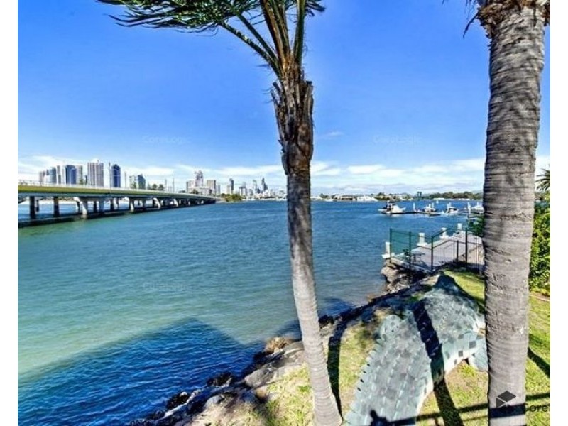 214/2 Barney Street, Southport QLD 4215