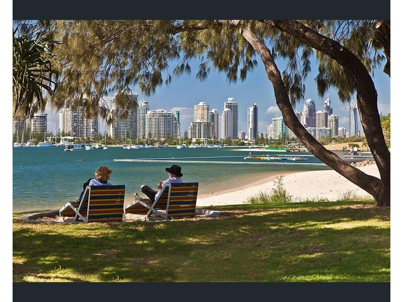214/2 Barney Street, Southport QLD 4215