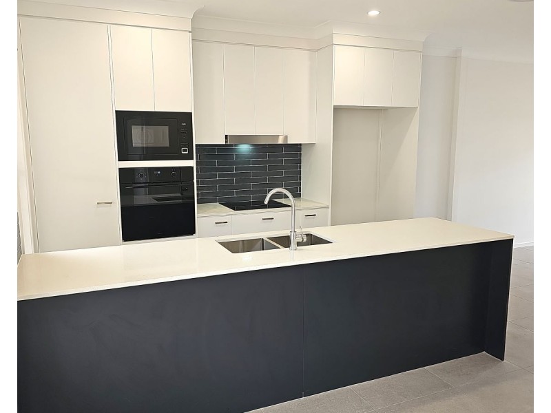 83 Cribb Avenue, Mitchelton QLD 4053