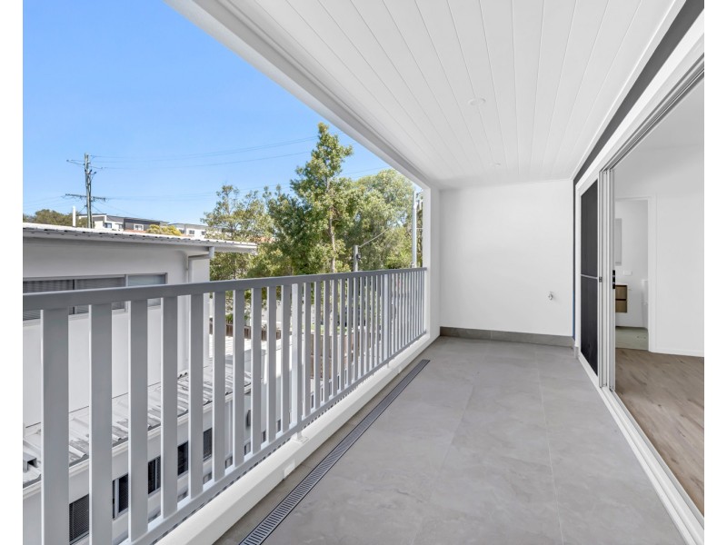 2/89 Pohlman Street, Southport QLD 4215