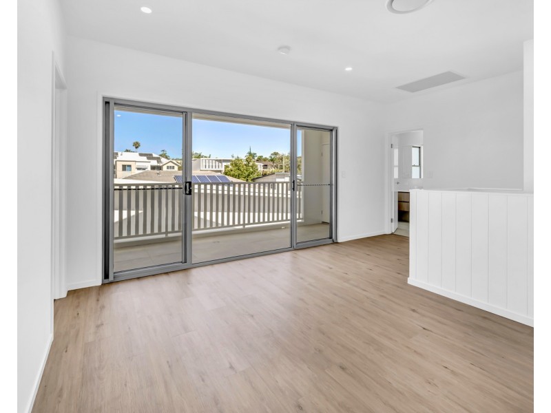 2/89 Pohlman Street, Southport QLD 4215