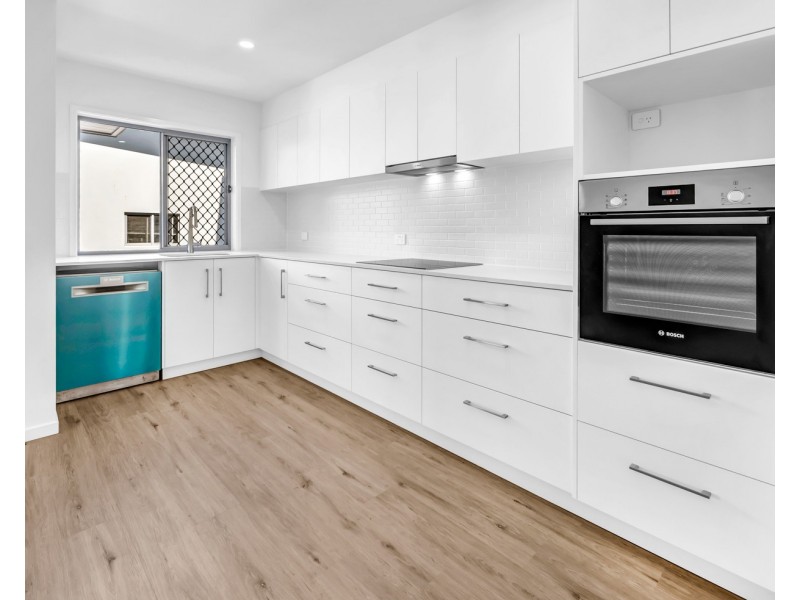 2/89 Pohlman Street, Southport QLD 4215