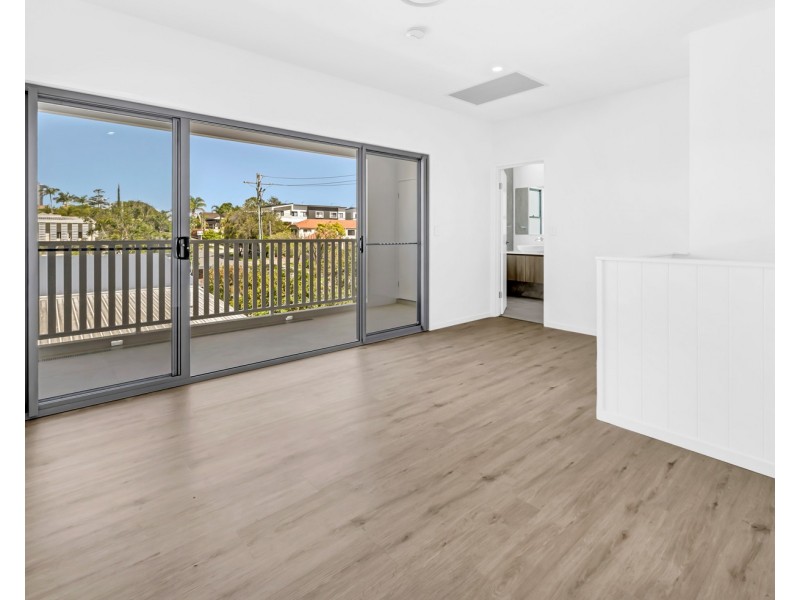2/89 Pohlman Street, Southport QLD 4215
