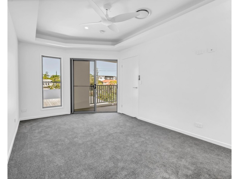 2/89 Pohlman Street, Southport QLD 4215