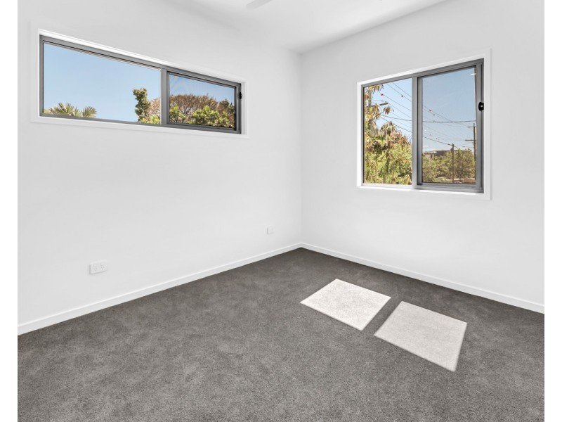 2/89 Pohlman Street, Southport QLD 4215