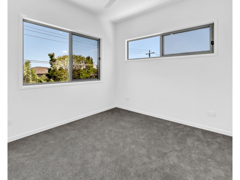 2/89 Pohlman Street, Southport QLD 4215