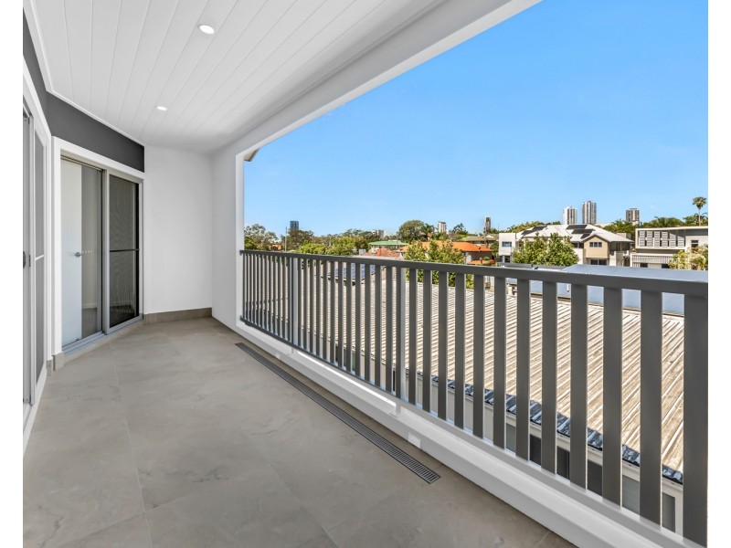 4/89 Pohlman Street, Southport QLD 4215