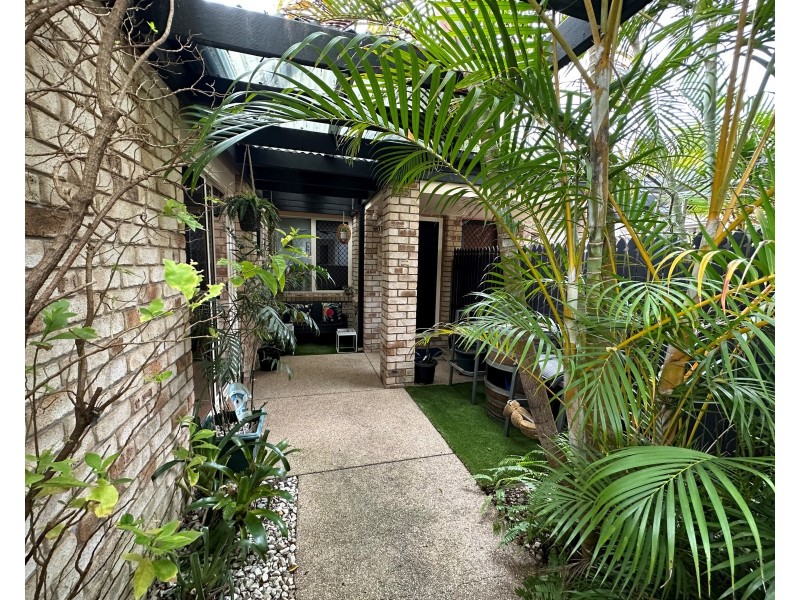 1/105 Muir Street, Labrador QLD 4215