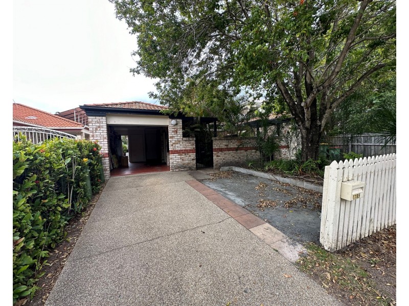 1/105 Muir Street, Labrador QLD 4215