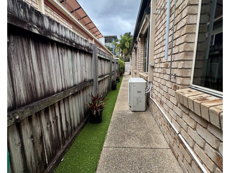 1/105 Muir Street, Labrador QLD 4215