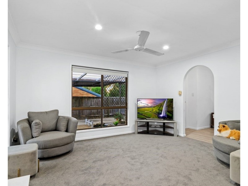 11 Ponderosa Street, Hillcrest QLD 4118