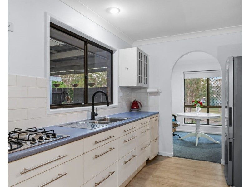 11 Ponderosa Street, Hillcrest QLD 4118
