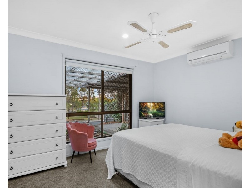 11 Ponderosa Street, Hillcrest QLD 4118