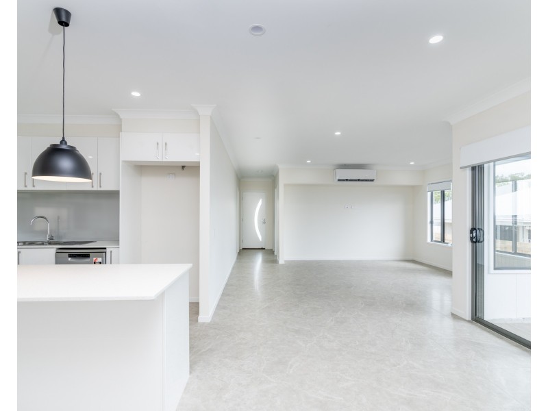 19 Olivia Street, Flinders View QLD 4305