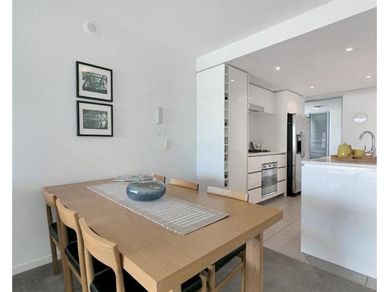 30/15 Walsh Street, Milton QLD 4064