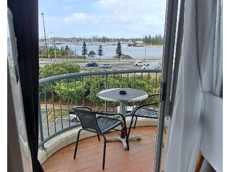 415/2 Barney Street, Southport QLD 4215