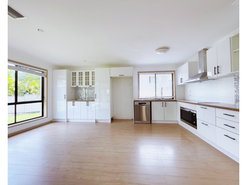 13 Caragh Crescent, Oxenford QLD 4210