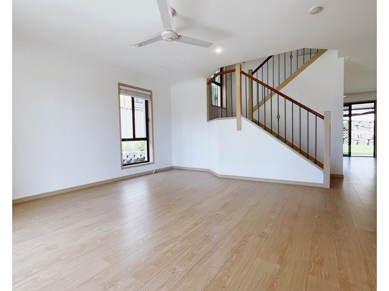 13 Caragh Crescent, Oxenford QLD 4210