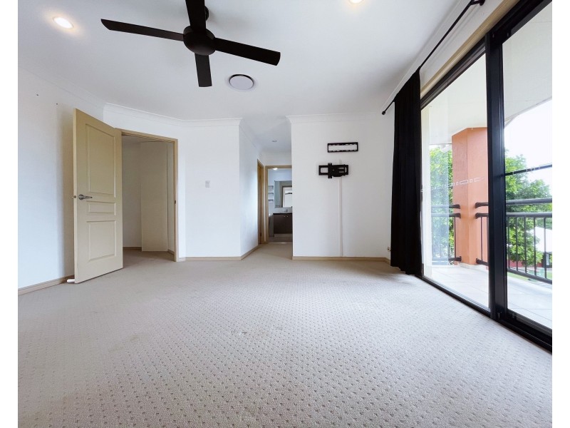 13 Caragh Crescent, Oxenford QLD 4210