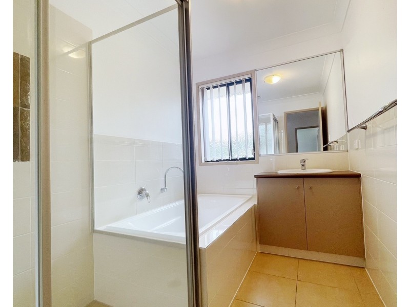 13 Caragh Crescent, Oxenford QLD 4210