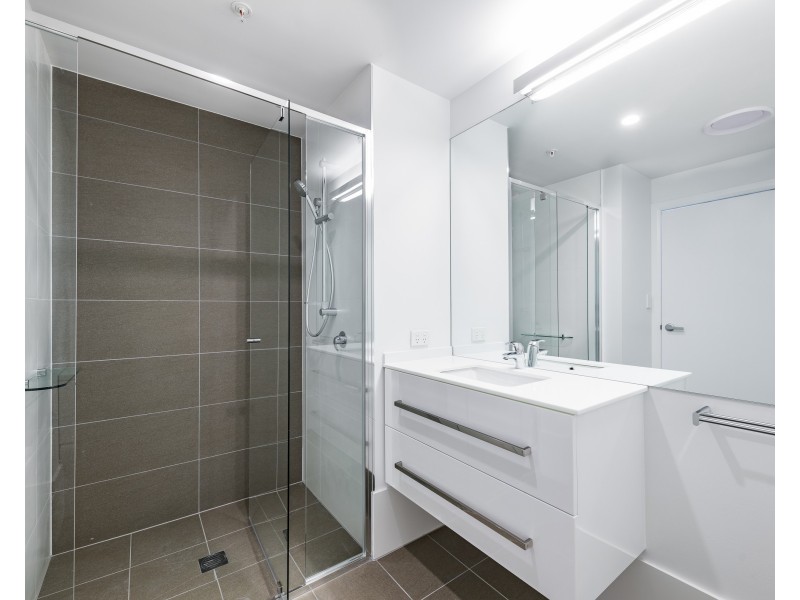 11210/300 Old Cleveland Road, Coorparoo QLD 4151