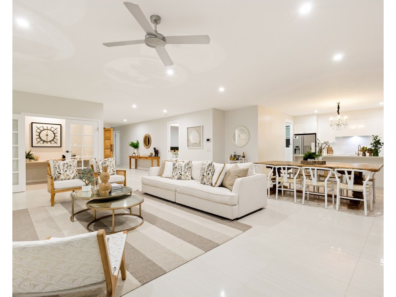 23 Park Avenue, Broadbeach Waters QLD 4218