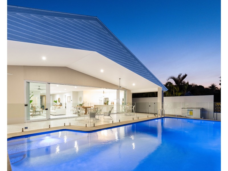 23 Park Avenue, Broadbeach Waters QLD 4218