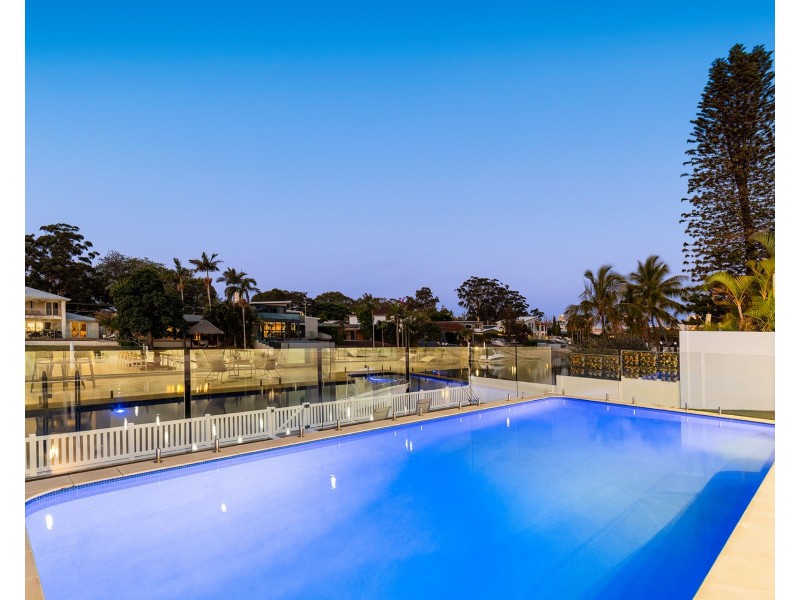 23 Park Avenue, Broadbeach Waters QLD 4218