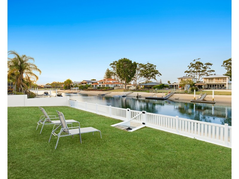 23 Park Avenue, Broadbeach Waters QLD 4218