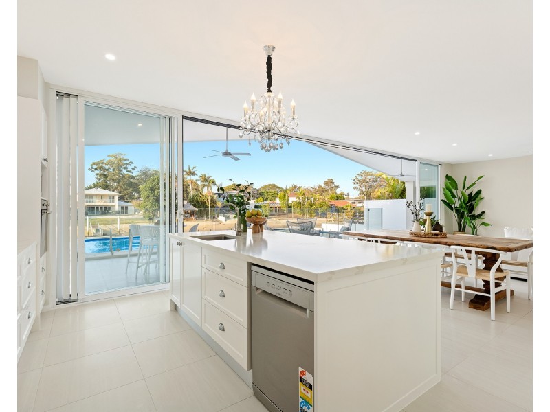 23 Park Avenue, Broadbeach Waters QLD 4218