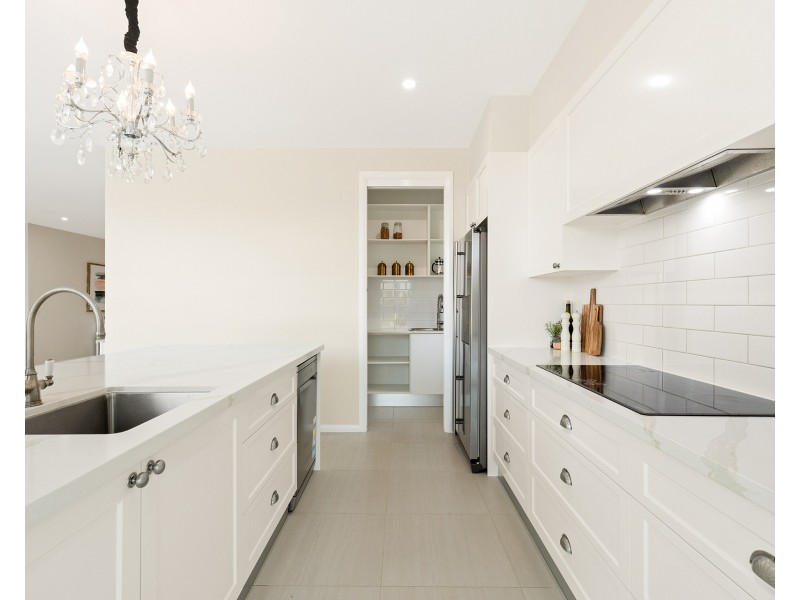 23 Park Avenue, Broadbeach Waters QLD 4218