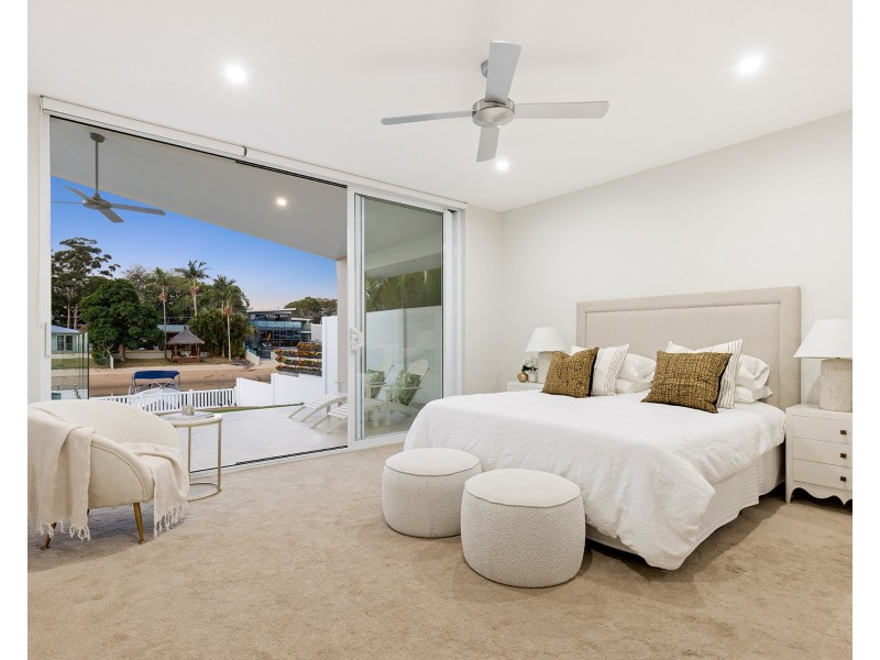 23 Park Avenue, Broadbeach Waters QLD 4218