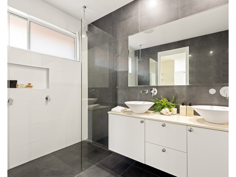 23 Park Avenue, Broadbeach Waters QLD 4218