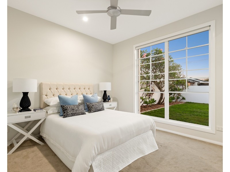 23 Park Avenue, Broadbeach Waters QLD 4218