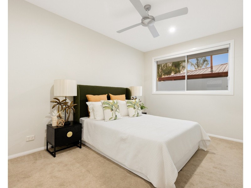 23 Park Avenue, Broadbeach Waters QLD 4218