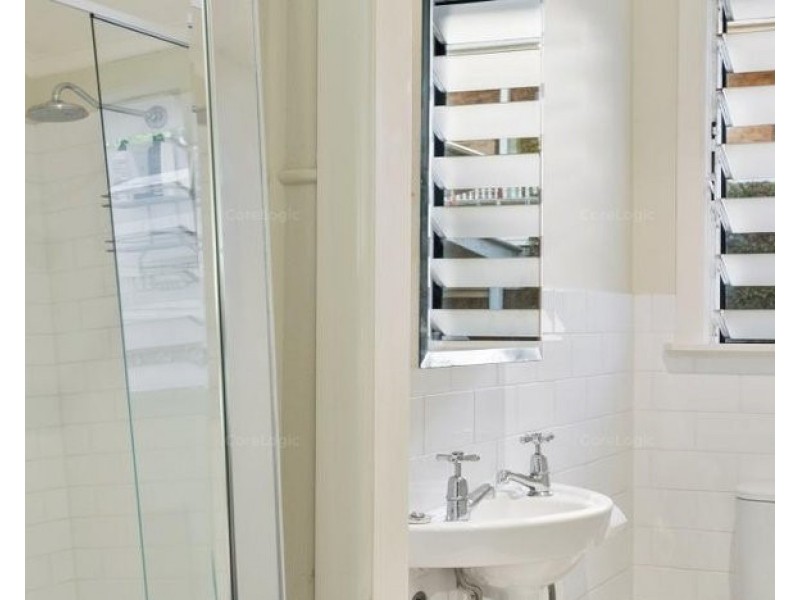 52 BROAD STREET, Labrador QLD 4215