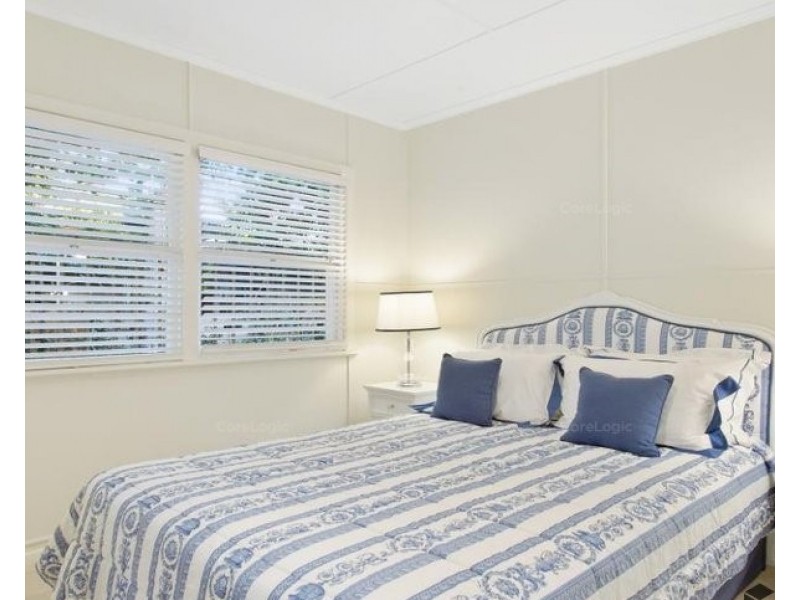 52 BROAD STREET, Labrador QLD 4215