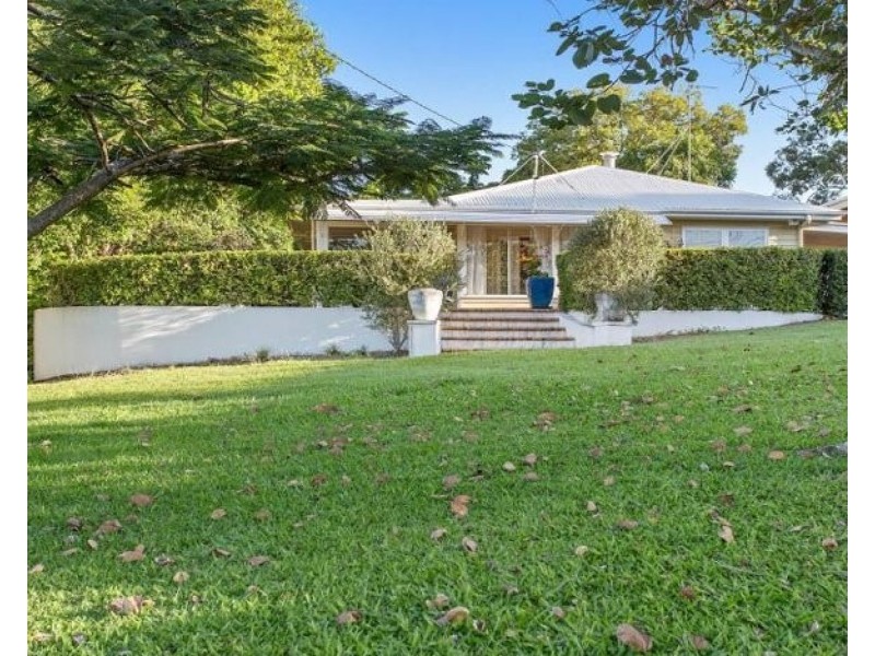 52 BROAD STREET, Labrador QLD 4215