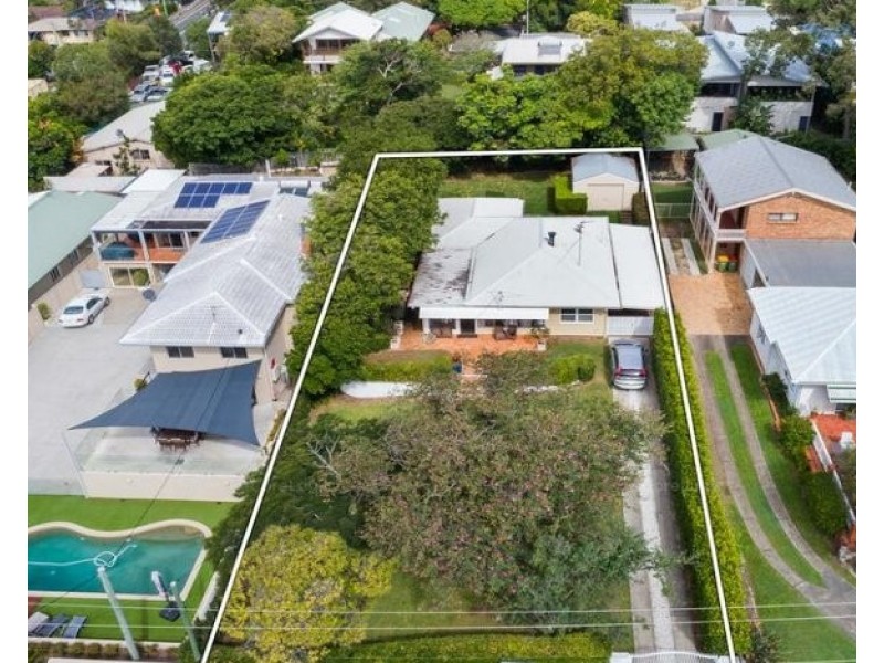 52 BROAD STREET, Labrador QLD 4215