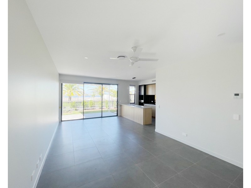 49/1 Lake Serenity Boulevard, Helensvale QLD 4212