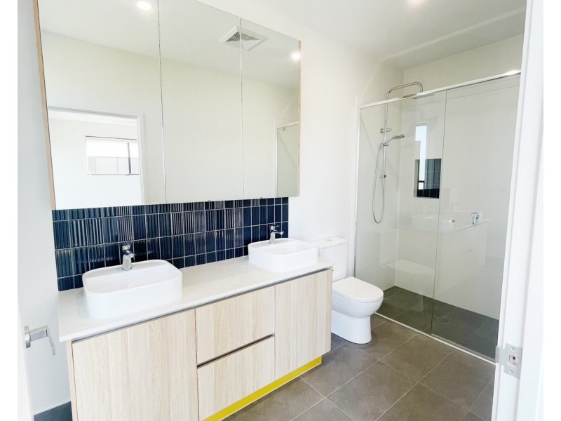 49/1 Lake Serenity Boulevard, Helensvale QLD 4212