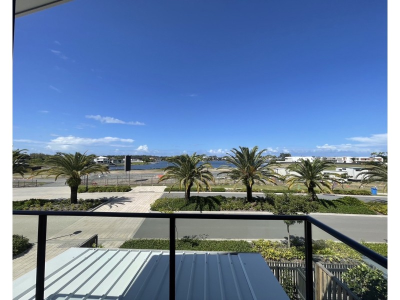 49/1 Lake Serenity Boulevard, Helensvale QLD 4212