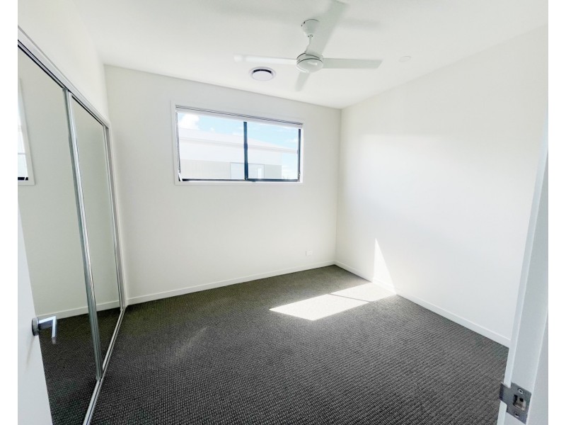 49/1 Lake Serenity Boulevard, Helensvale QLD 4212